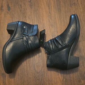 NWT Easy Street Damita Black Ankle Booties Size 9W